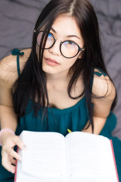 Asian Girl Reading Book Bedroom Cozy Home Morning Green Dress — Stock Photo, Image