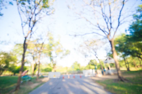Oskärpa vackra solljus på park med personer motion — Stockfoto
