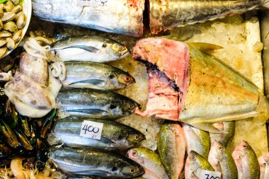 Süre için yemek Lipe Island'da ızgara için çiğ deniz ürünleri hazırlama seti