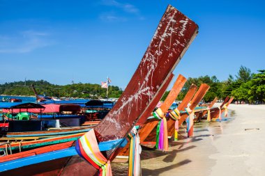 Uzun kuyruk tekne kum plaj Andaman Denizi