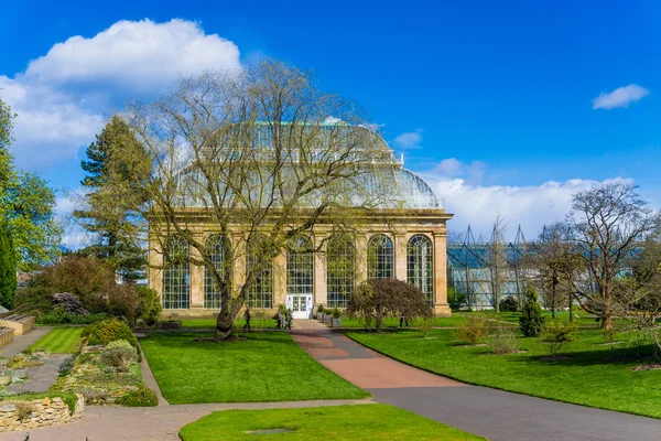 Glasshouse at the Royal Botanical Gardens in public park  Edinbu — Stock Photo, Image