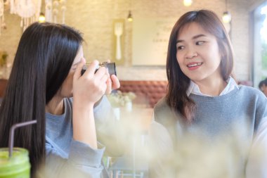 Hipster yaşam tarzı almak görüntü en iyi arkadaşının kız