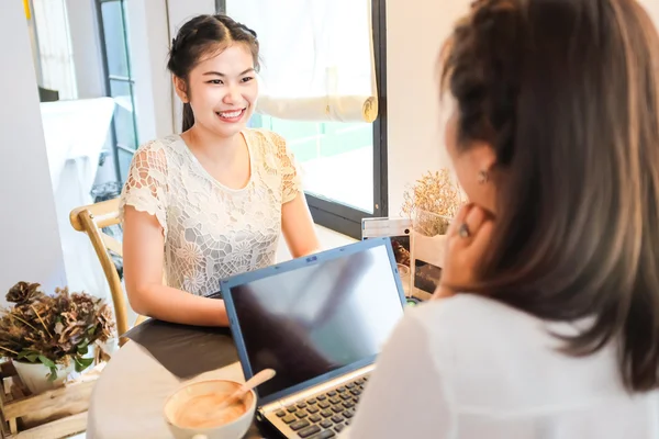 Vista Aérea Hermosa Chica Asiática Joven Que Trabaja Una Cafetería — Foto de Stock