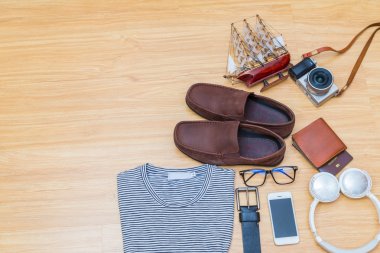 Gezgin havai görünümü adam Aksesuar düz yatıyordu madde