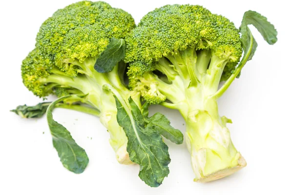 Gesunde organische frische grüne Brocoli isoliert auf weiß — Stockfoto