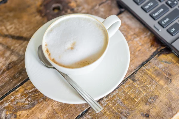 Espaço Trabalho Mesa Madeira Computador Portátil Café Latte Bar Café — Fotografia de Stock