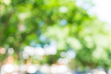 Yeşil Doğa Park yerinde soyut araba bulanık