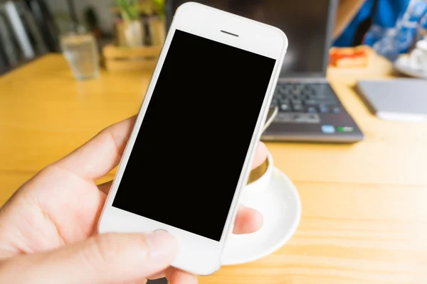 Hombre usando teléfono inteligente en blanco con café y postre — Foto de Stock