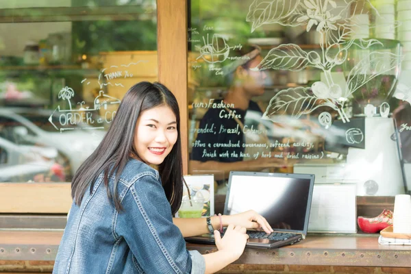 Hipster indy woman using laptop for communications social networ — Stock Photo, Image