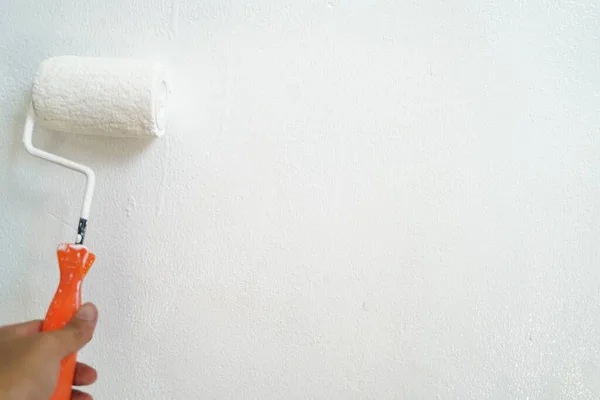 Rouleau Couleur Blanche Peint Main Sur Entretien Des Murs Maison — Photo
