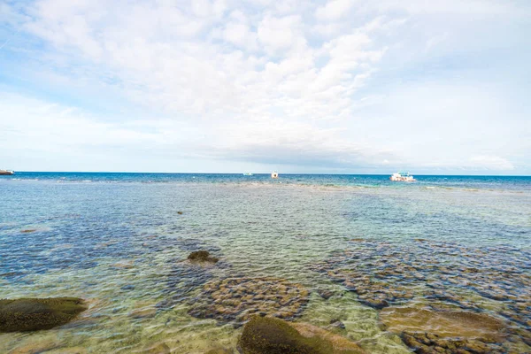 石の海岸静かなアンダマン海 — ストック写真