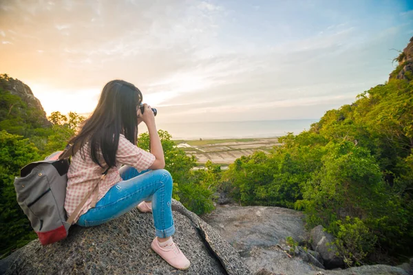 Photographer Women Enjoying Sunrise Mountain Nature Landscape — Stock Photo, Image