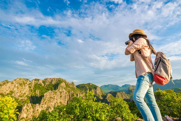 Photographer Women Enjoying Sunrise Mountain Nature Landscape — Stock Photo, Image