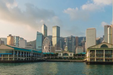 Victoria Limanı 'ndaki Hong Kong şehir binası, modern finans binası.