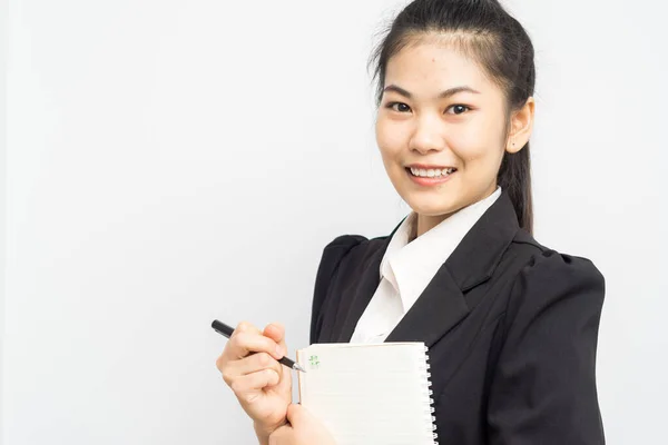 Porträtt Framgångsrika Företag Asiatiska Kvinnor Svart Kostym Och Leende Isolerad — Stockfoto