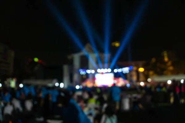 Publiek Bij Concert Wazig Kleurrijk Podium Lichten Festival Evenement Nacht — Stockfoto