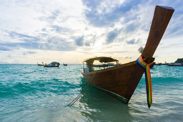 Bateau Traditionnel Queue Longue Bois Belle Plage Sable Coucher Soleil — Photo