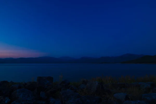 Crepúsculo Pôr Sol Lago Com Céu Colorido Nuvem Paisagem — Fotografia de Stock
