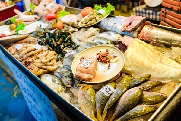 Vis Ijs Verkopen Lokale Visserij Nachts Markt Buiten Restaurant — Stockfoto