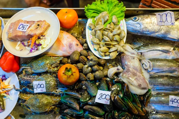 Meeresfrüchte Auf Eis Verkaufen Der Lokalen Fischerei Nachtmarkt Restaurant Freien — Stockfoto