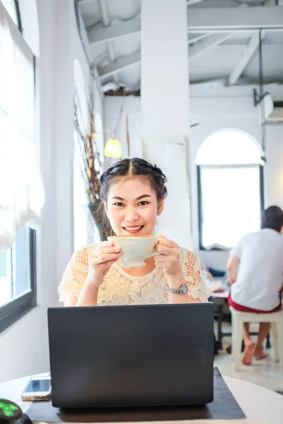 Happy Young Beautiful Asian Woman Using Laptop Drink Latte Coffee — Stock Photo, Image