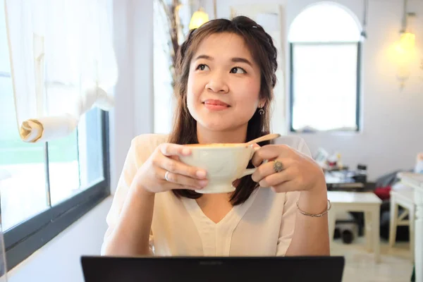 Happy Young Beautiful Asian Woman Using Laptop Drink Latte Coffee — Stock Photo, Image