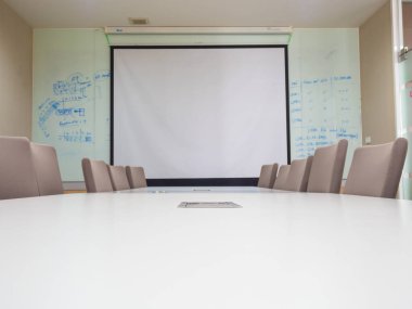 İç işleri toplantıları boş seminer odası, boş tahta, iş geçmişi.