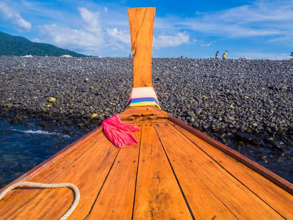 Dřevěný Longtail Boat Park Skalnaté Pláži Letní Dovolená Lipe Island — Stock fotografie