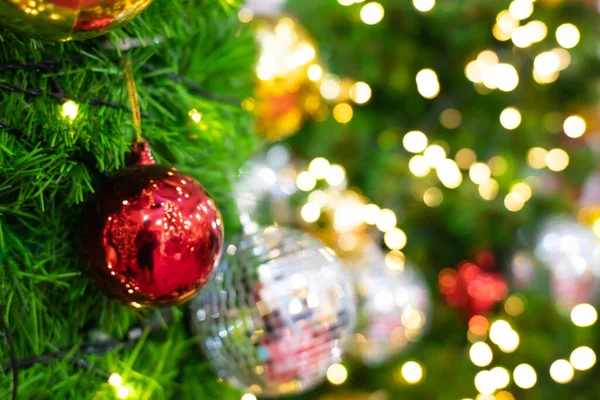 Decorazione Dell Albero Natale Con Palla Scatole Regalo Sfondo Festa — Foto Stock