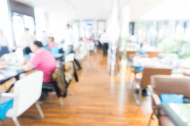 Soyut bulanık Bokeh insanlar otel restoranında sabah kahvaltısında oturuyor.