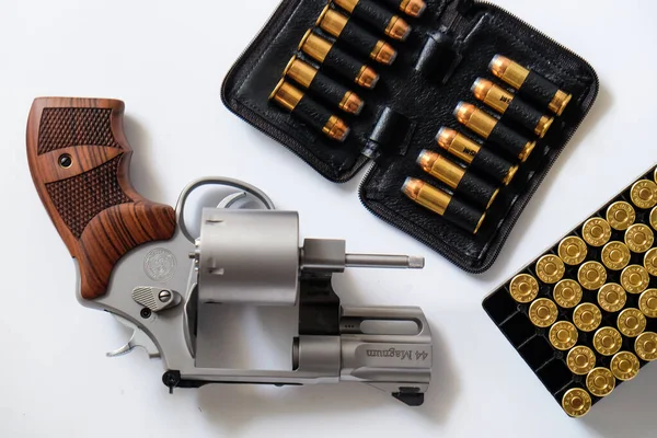 Revólver Magnum Pistola Ruedas Con Chaqueta Bala Punta Blanda Sobre — Foto de Stock