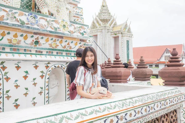 Hermosa Mochilero Asiático Mujeres Viajar Buddhism Templo Turismo Bangkok Tailandia —  Fotos de Stock