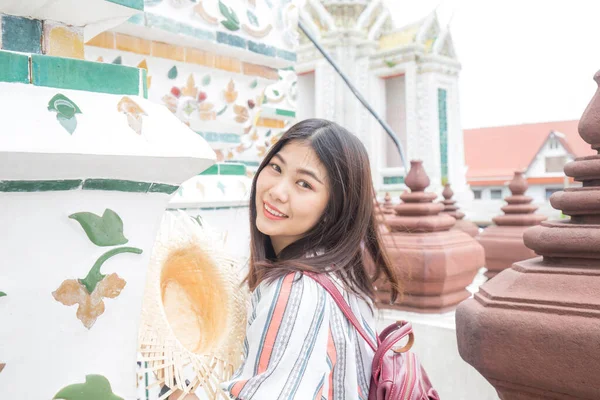 Beautiful Asian Backpacker Women Travel Buddhism Temple Sightseeing Bangkok Thailand — Stock Photo, Image