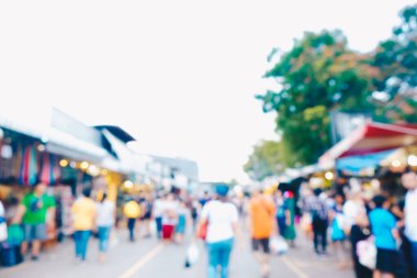 Soyut bulanık insanlar gün batımında deniz sahillerinde dinleniyorlardı. Yaz tatili geçmişi 