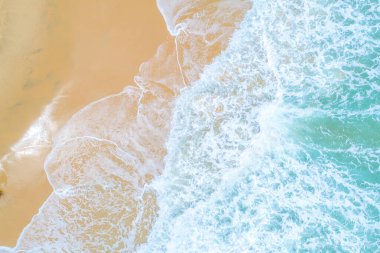 Deniz manzaralı turkuaz deniz suyu masmavi sahil yaz tatili arka planı