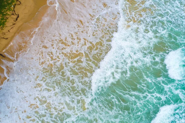 Αεροφωτογραφία Θάλασσα Παραλία Γαλαζοπράσινα Νερά Παραλία Φύση Καλοκαίρι Διακοπές Φόντο — Φωτογραφία Αρχείου