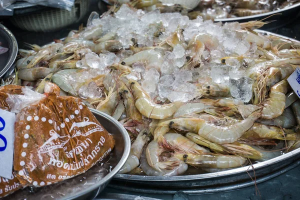 Frische Meeresfrüchte Verkaufen Marktgruppe Von Fischkalmar Krabben Und Garnelen Hintergrund — Stockfoto