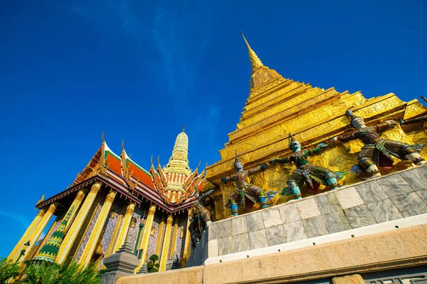 泰国曼谷皇家大殿塔寺庙 — 图库照片