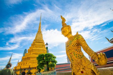 Zümrüt Buda Tapınağı 'nın güzelliği önemli bir Budist tapınağı ve Bangkok, Tayland' ın ünlü turistik mekanı.