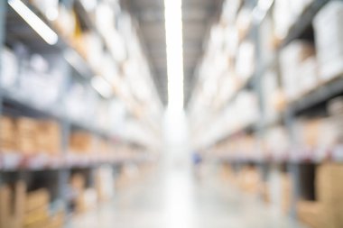 Soyut kutu süpermarket depo iş arka planının bulanık rafı