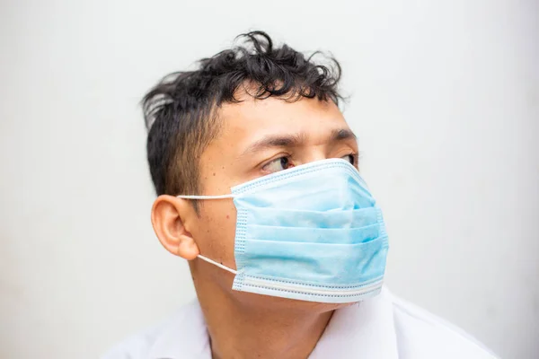 Porträtt Ung Asiatisk Man Bär Ansikte Skyddande Medicinsk Mask För — Stockfoto