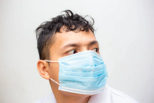 Porträtt Ung Asiatisk Man Bär Ansikte Skyddande Medicinsk Mask För — Stockfoto
