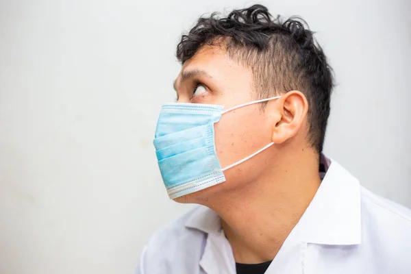 Porträtt Ung Asiatisk Man Bär Ansikte Skyddande Medicinsk Mask För — Stockfoto