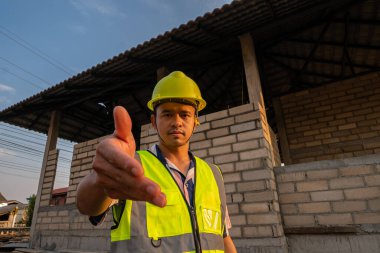 İnşaat şantiyesi inşaatında müfettiş.