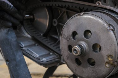 Scooter mortorsiklet tamir kemeri ve debriyaj taşımacılığının otomatik CVT iletimi