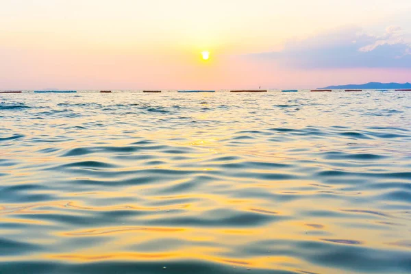 海の波ビーチ夕日光自然景観 — ストック写真