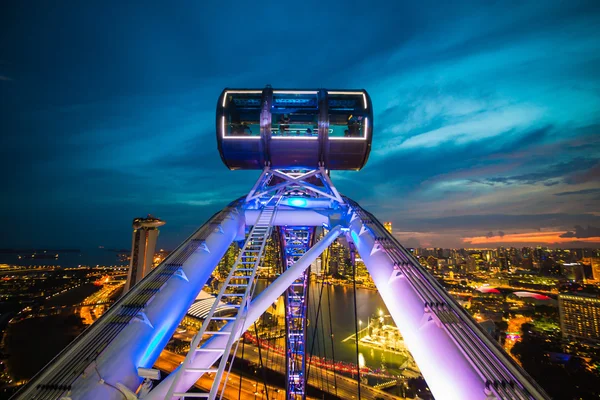 Сингапур с палубы "Singapore Flyer" . — стоковое фото