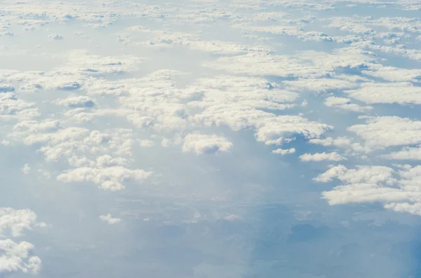 大気の上層雲と青い空. — ストック写真
