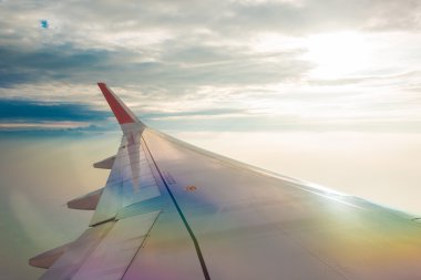 Uçağın penceresinden kanat