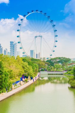 Singapore Flyer mavi gökyüzü karşı